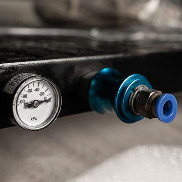 Вакуумный стол с вакуумметром 600x600 (чугунный)