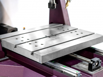 Фрезерно-гравировальный станок с ЧПУ Cutter CH