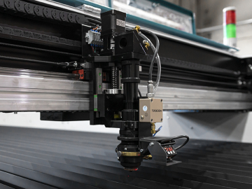 Широкоформатный CO2 станок по металлу и неметаллу Cutter XL PRO